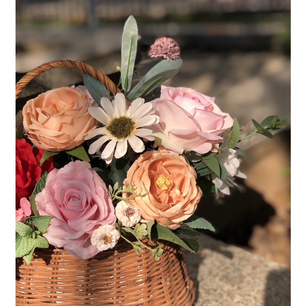 Giỏ hoa lụa trang trí nhà cửa, quà tặng sinh nhật lễ tết, đạo cụ chụp ảnh của Mochi Flowers&Decor