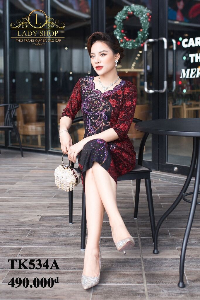 Đầm trung niên Ladyshop - Đầm thun nhũ đỏ chia khoang hoa dây đá TK534 | BigBuy360 - bigbuy360.vn