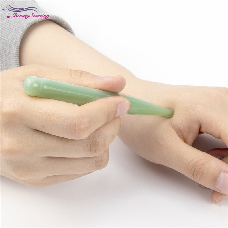 Thanh massage da mặt làm bằng đá ngọc bích