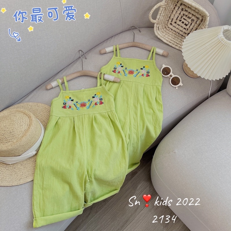 Set yếm thêu hoa cho bé gái