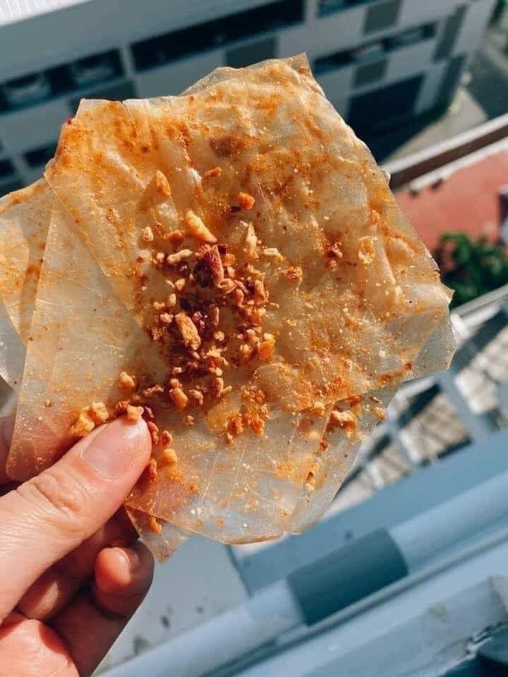 Bánh tráng muối tỏi xike