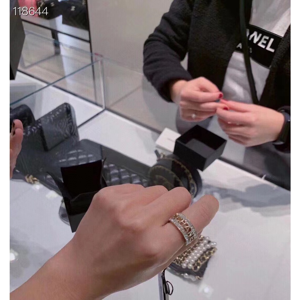 Nhẫn Kim Cương Khắc Chữ CC Phong Cách Mới 2021