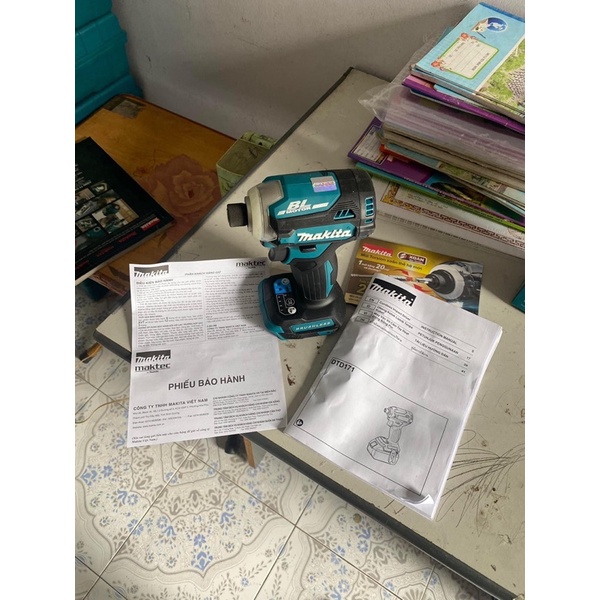 Máy vặn vít dùng pin 18V Makita DTD171Z