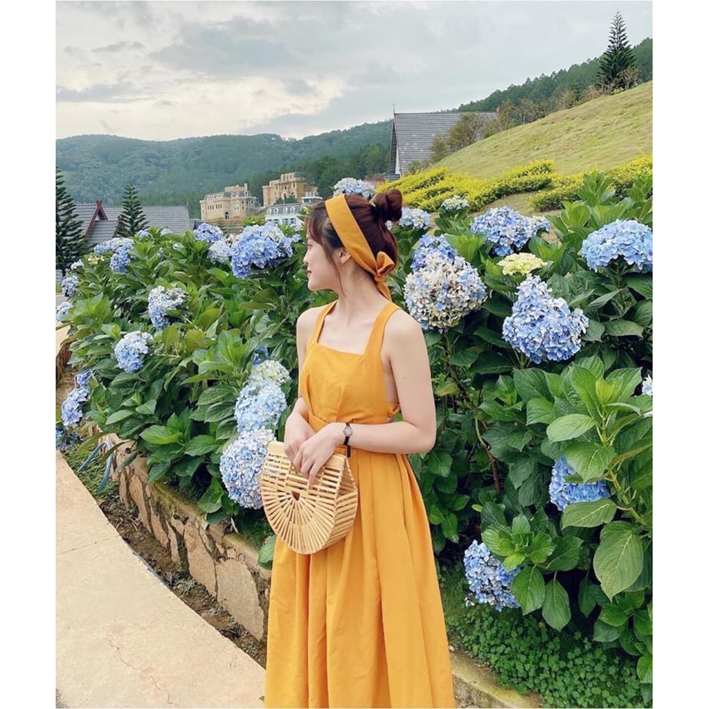 Đầm maxi vàng hở lưng đi biển tặng kèm băng đô