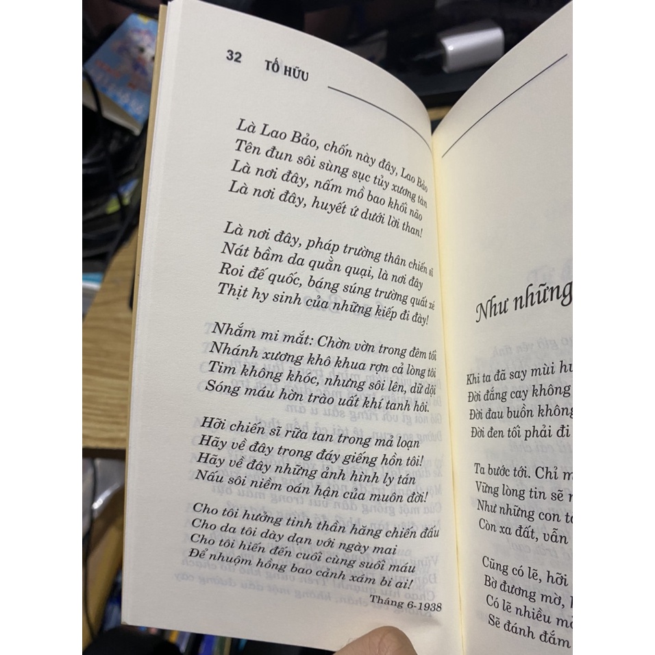 Sách - Thơ Tố Hữu  - Tặng kèm bookmark