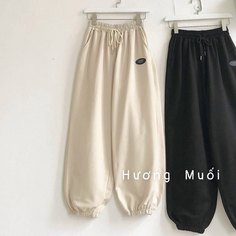 Quần joggers thêu logo