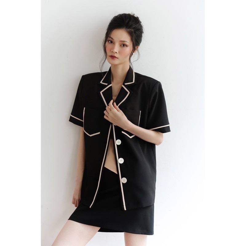 Pass Blazer màu trắng của moonchic Official