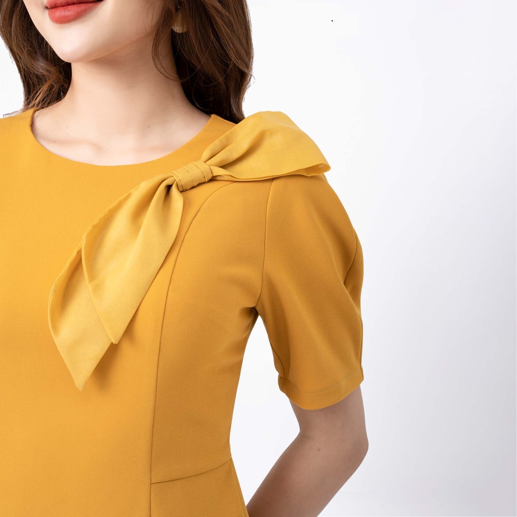 Đầm nữ  dáng ôm cổ tròn váy thiết kế phối tay phồng cách điệu và nơ trang trí FIONA L452005