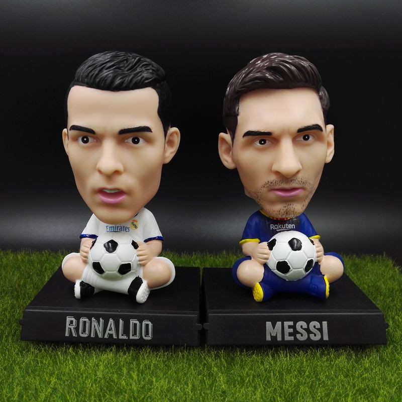 Tượng Messi - Ronaldo