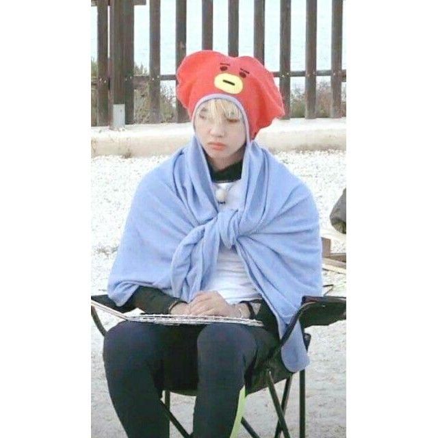Hooded Blanket BT21