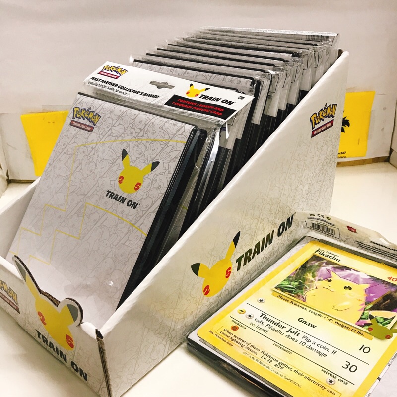 [Oversize card] Album đựng bài Pokemon Jumbo / Oversize card to kèm lá Pikachu Classic - Binder First Partner Collector