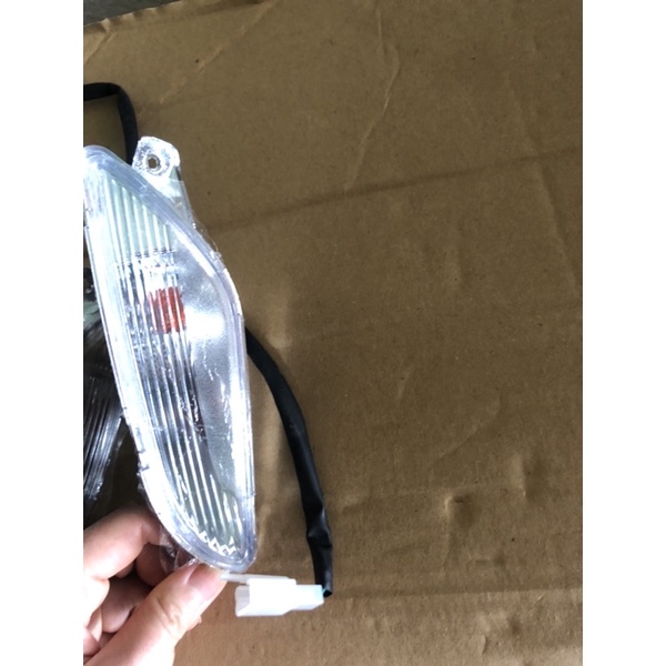 xi nhan trước và sau xe điện vespa