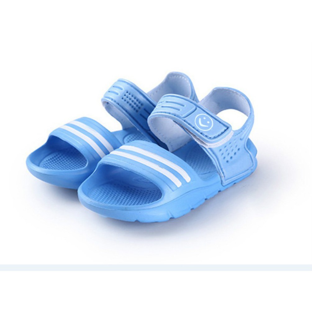 Giày sandal phong cách năng động dễ thương dành cho các bé