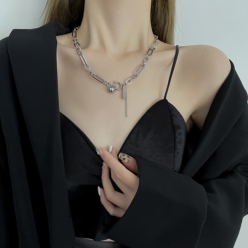 Vòng cổ mặt họa tiết chữ phong cách cá tính dành cho nữ