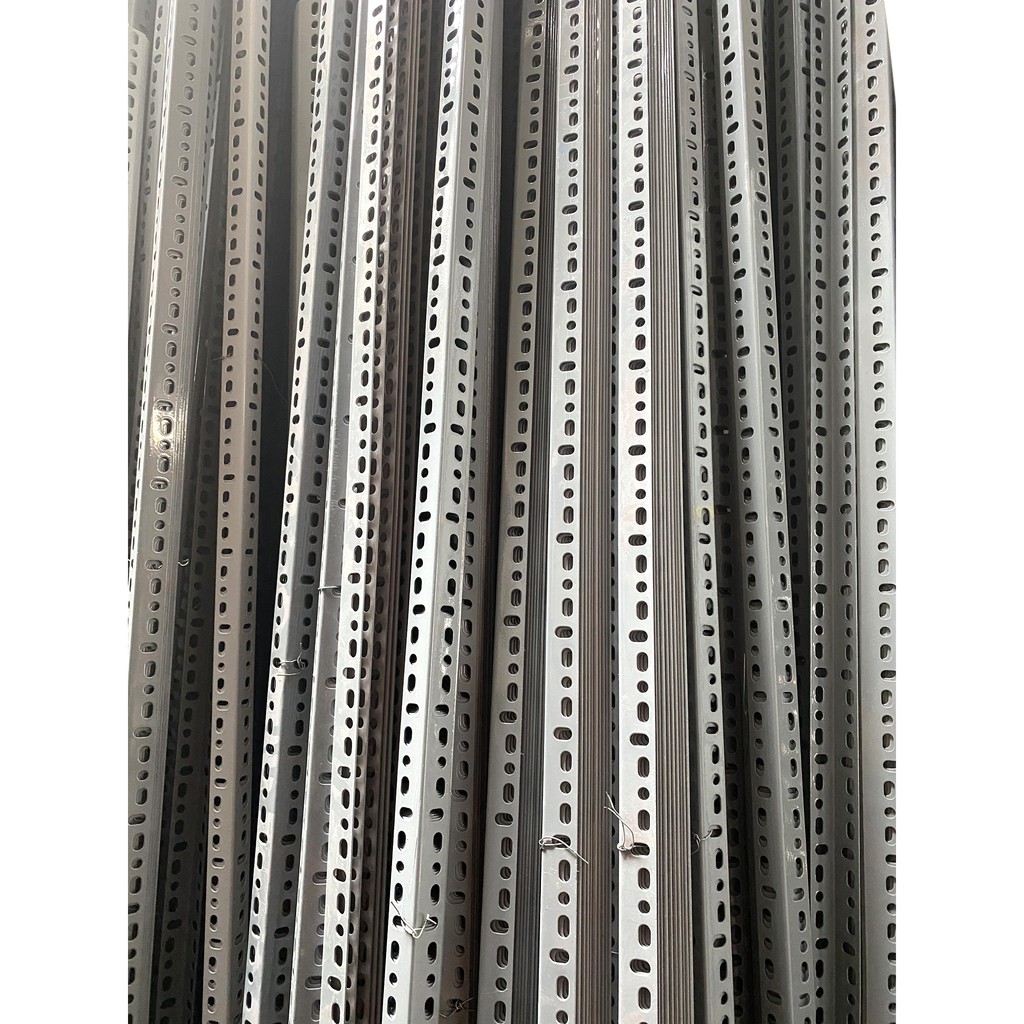 Thanh sắt V Lỗ đa năng V3x3cm dày 2 ly - dài 2m