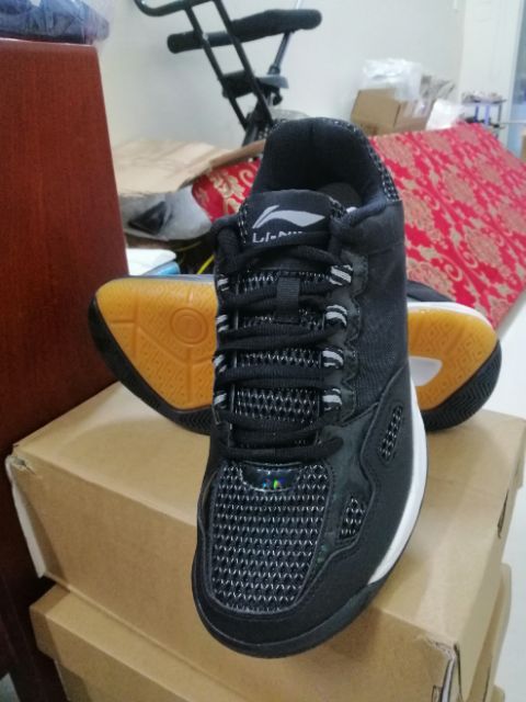 Giày cầu lông lining. (Hàng chính hãng, size 41)