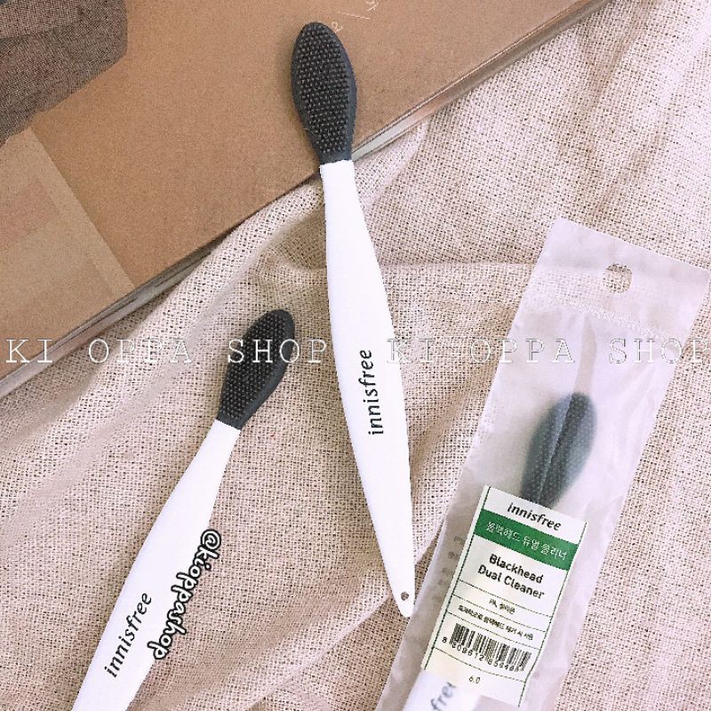 Dụng cụ silicon tẩy da chết và mụn cám Innisfree Blackhead