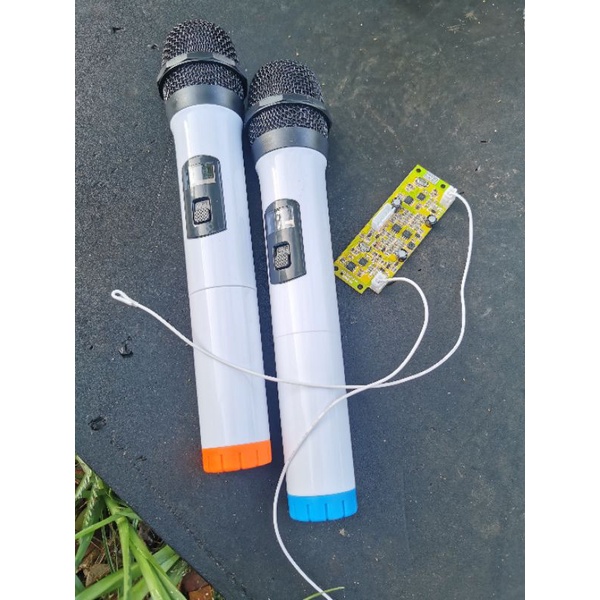 Micro loa kéo UGX9988x giá rẻ hát hay không gay hú loa