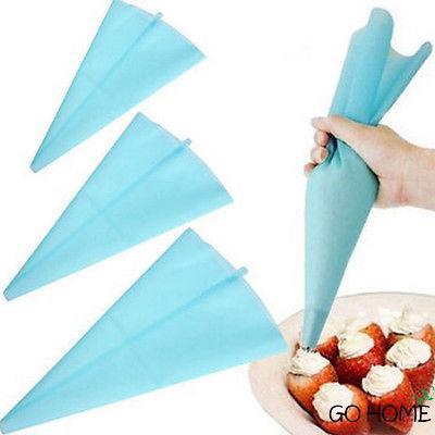 Túi bắt bông kem hình tam giác dùng để trang trí bánh tiện dụng
