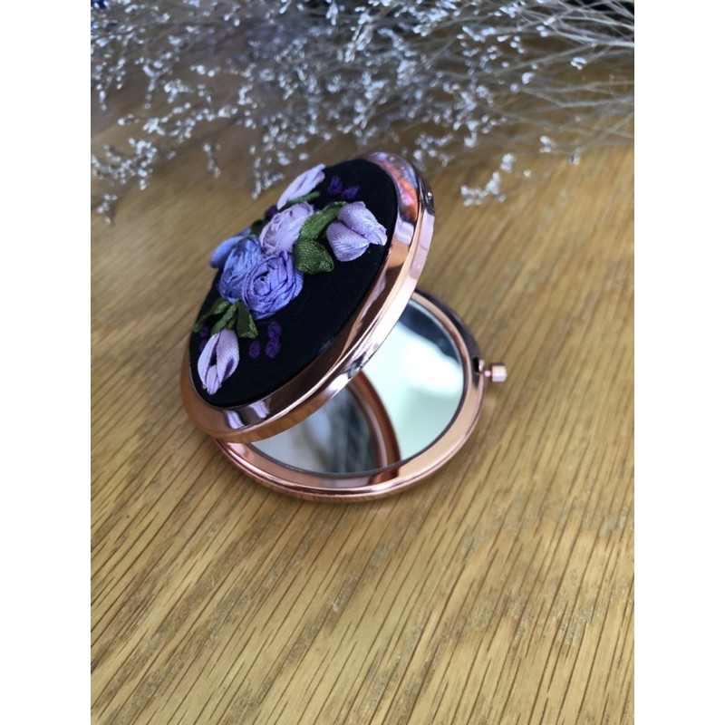 Gương thêu handmade