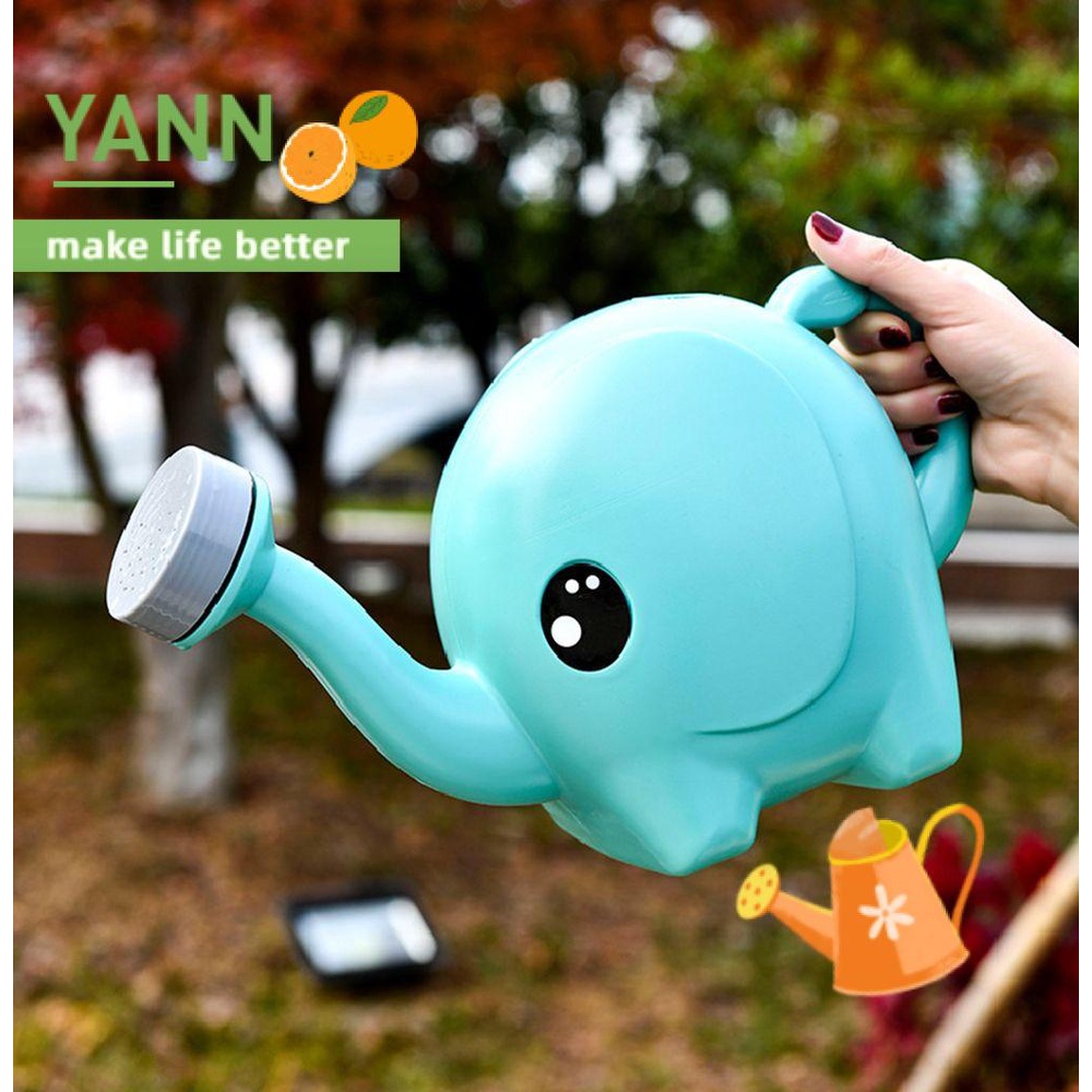 Bình Tưới Cây Bằng Nhựa Hình Chú Voi Dễ Thương 2500ml