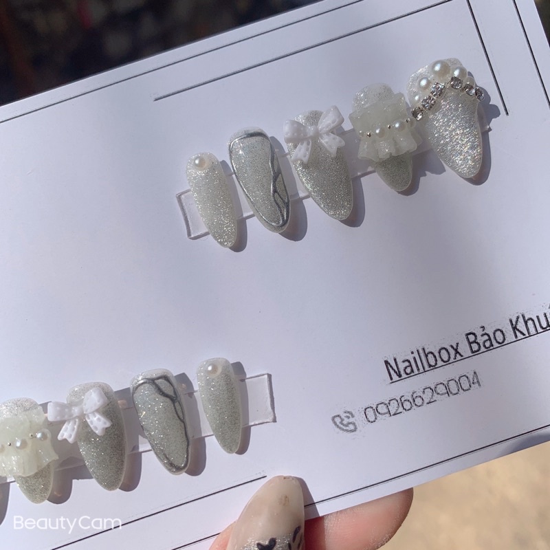 nail box- mẫu mắt mèo đính charm nơ( kèm theo keo dán với dũa )
