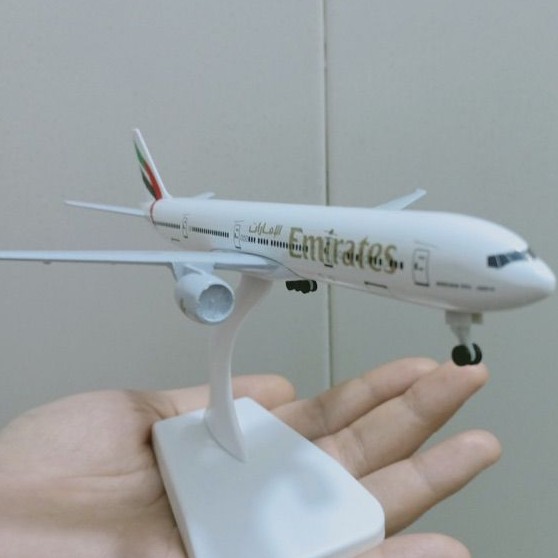⚡️ Mô hình máy bay 20cm kim loại hãng EMIRATES+ Đế chưng bày đẹp