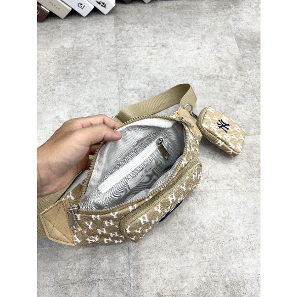 Túi đeo chéo MLB NEWYORK MONOGRAM MÀU KEM, chất vải Canvas chống thấm nước, có kèm túi nhỏ thời trang , chuẩn xịn