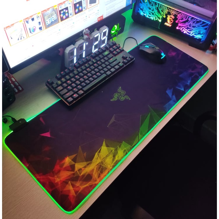 Mouse Pad, Bàn Di Chuột, Lót Đi Chuột Tích Hợp Led RGB Razer Sáng Viền