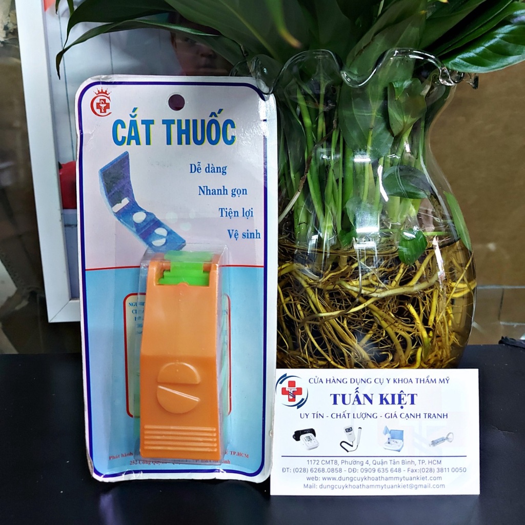 Dụng cụ cắt thuốc chuyên dụng nhỏ gọn