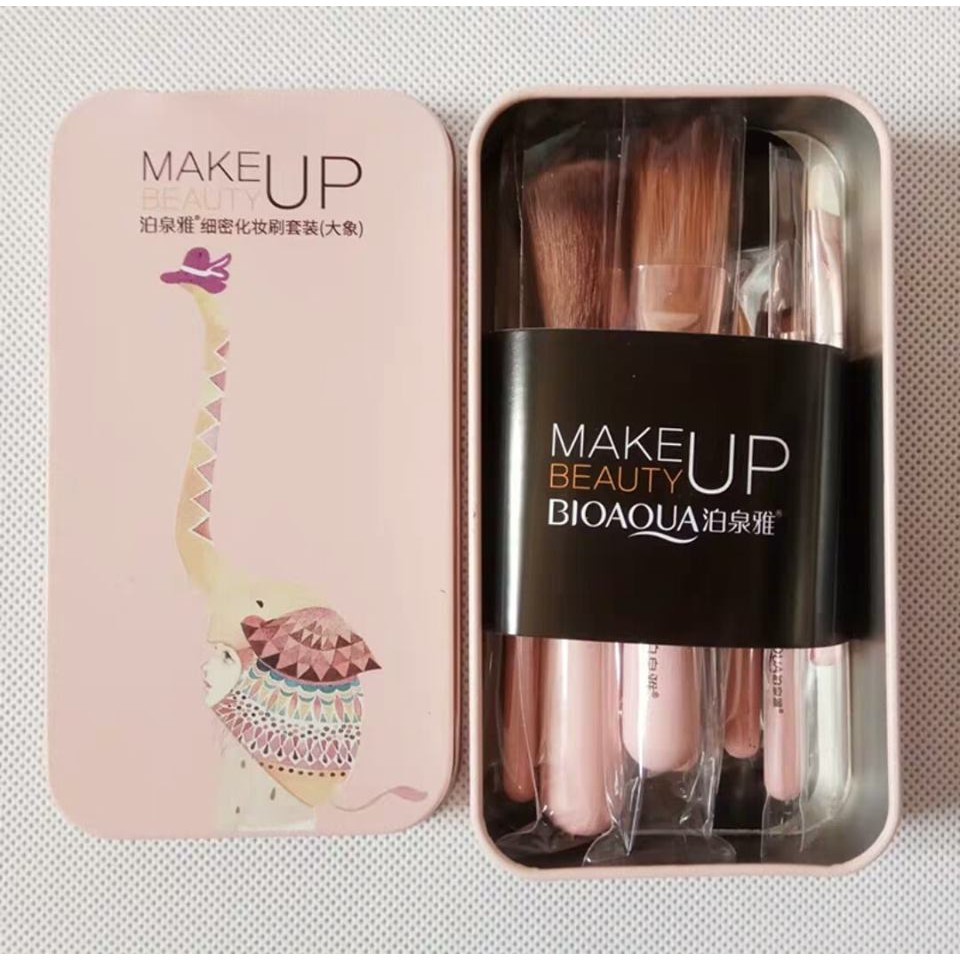 Bộ Cọ Makeup Hello Kitty Hộp Thiếc Mini Siêu Tiện Lợi