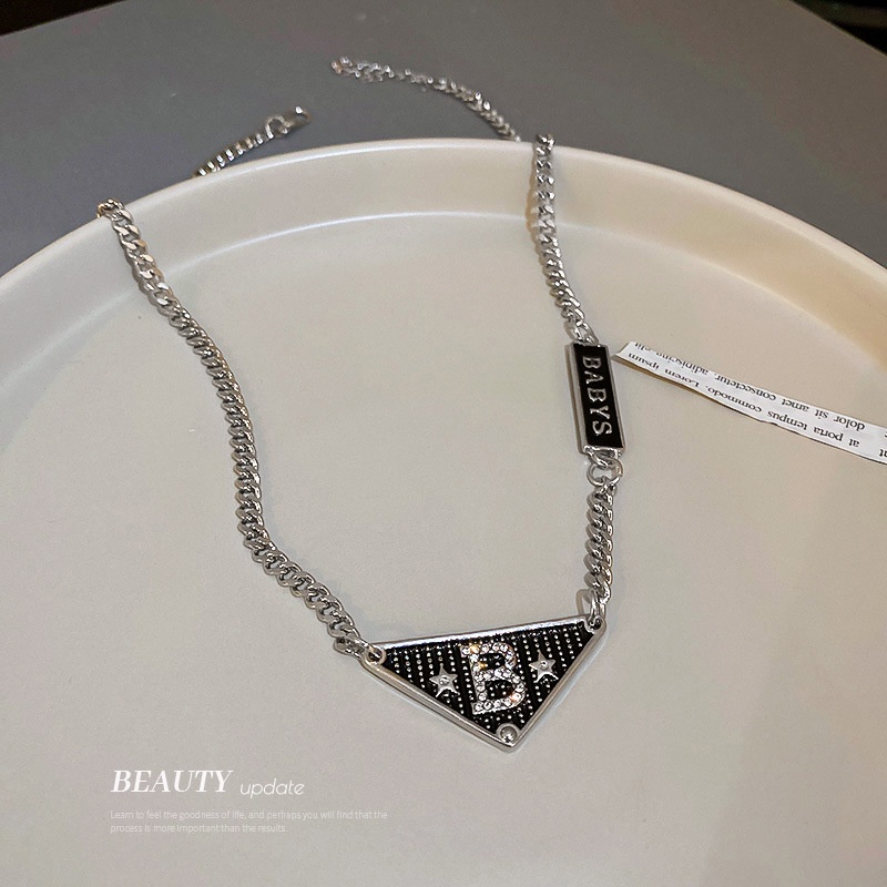 Vòng cổ mặt hình tam giác đính pha lê thời trang Hàn Quốc