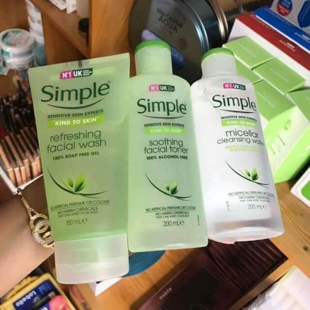 Sữa rửa mặt simple