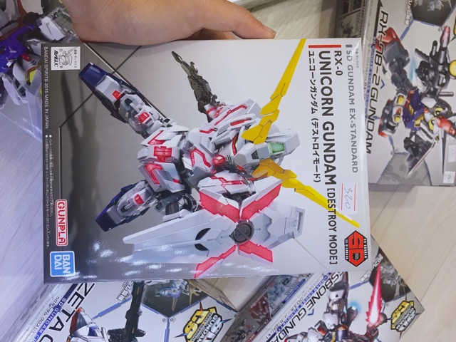 Gundam mô hình lắp ráp gồm ảnh thật