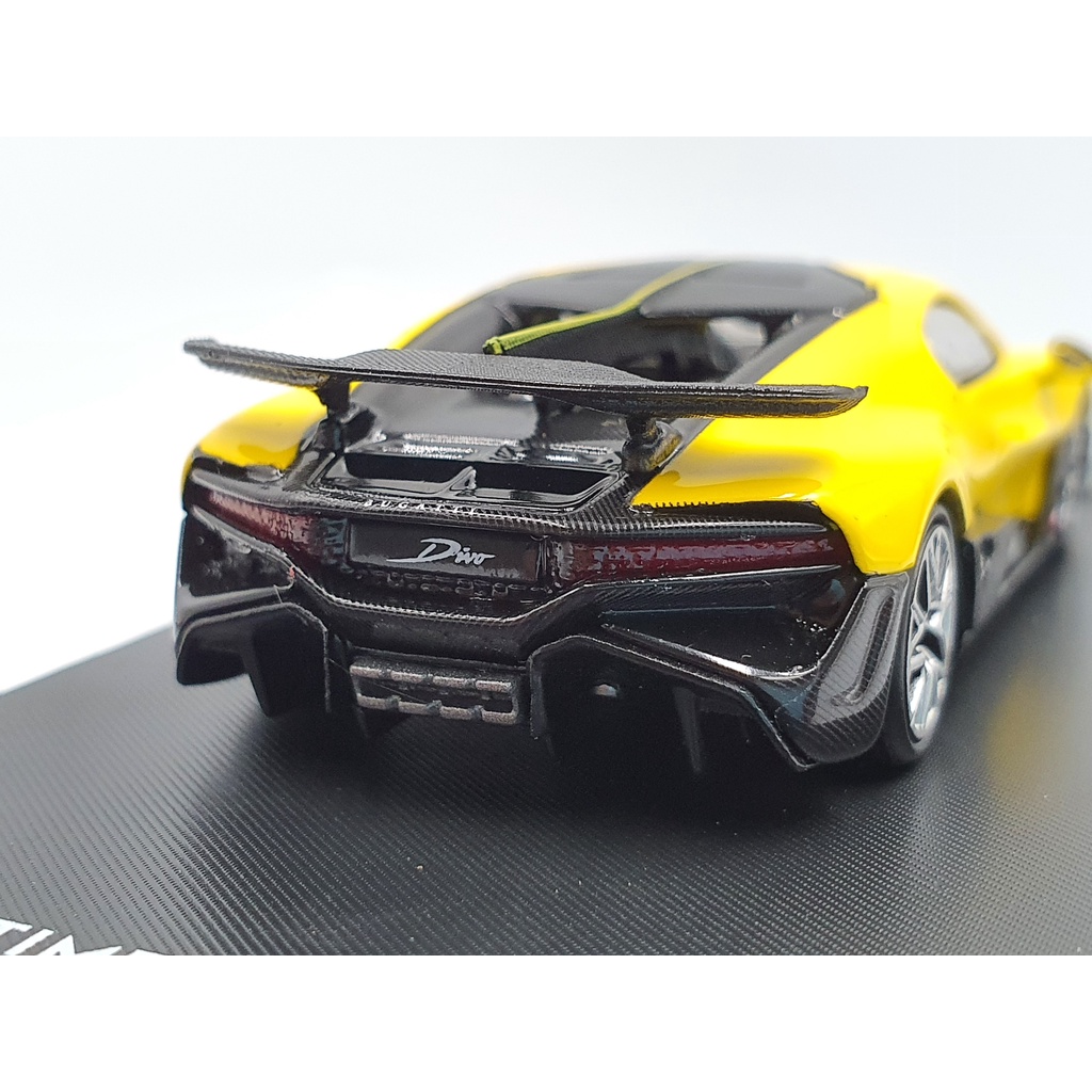 Xe Mô Hình Bugatti Divo 1:64 Bburago ( Vàng )