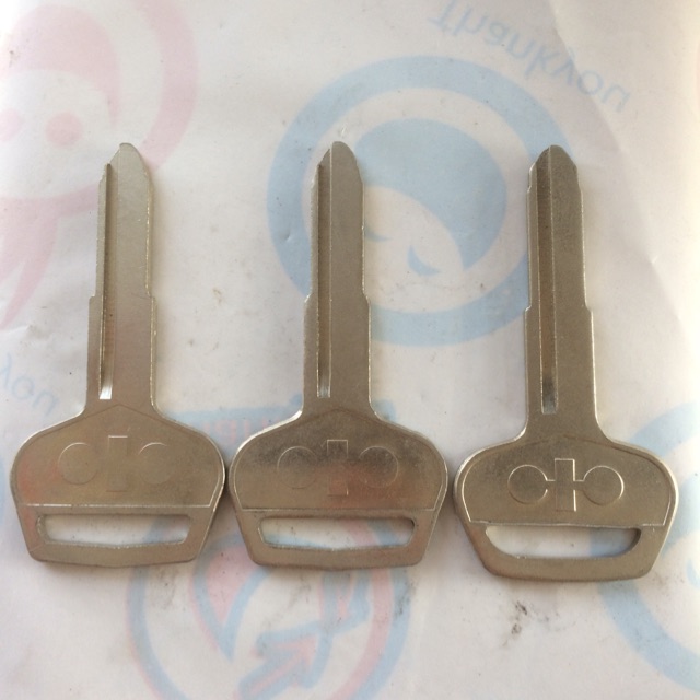 Chìa khoá xe xúc đất , xe cẩu , máy gặt , xe công trình ( combo 3 chìa )