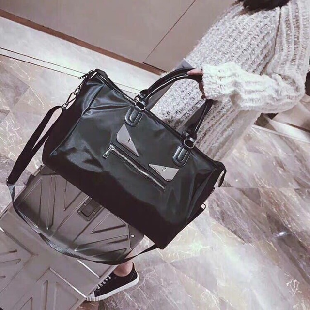 Túi du lịch Fendi mắt bạc