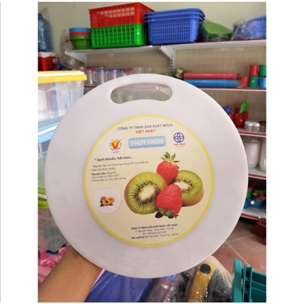 Thớt nhựa Việt Nhật. Cỡ Bé: Đường kính 23.5 mm, dày 7mm. Trung: Đường kính 26.5cm, dày 7 mm. Lớn: ĐK 33.5cm, dày 7 mm.
