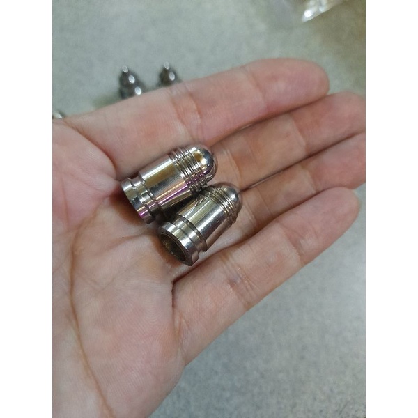 Cặp van vặn nắp vòi Inox gắn cho nhiều loại xe.