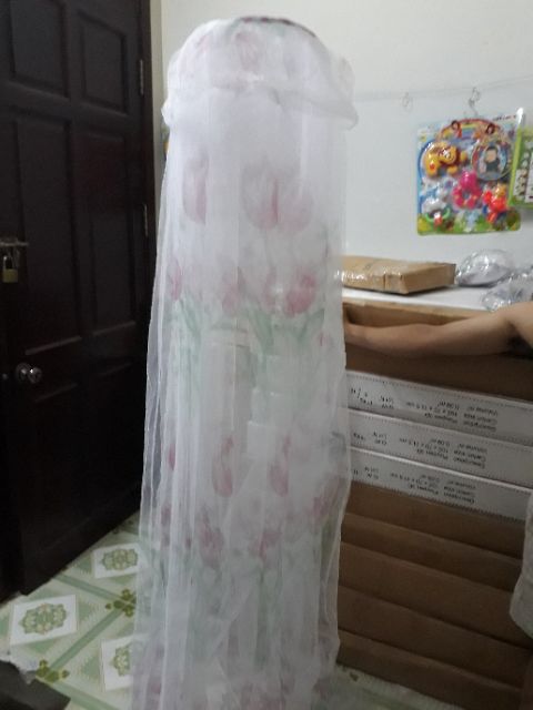 Mùng và cây cọc treo mùng