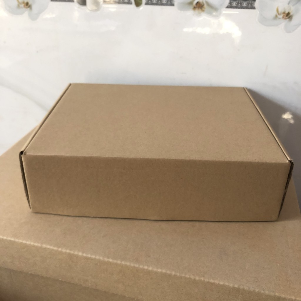 Hộp carton gài đựng quần áo phụ kiện size 35x30x8cm
