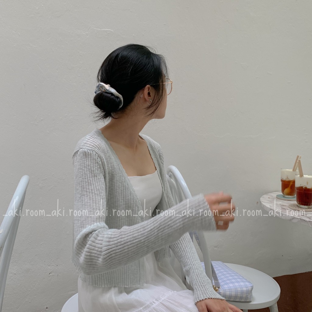 Áo cardigan mỏng cổ V viền sóng một khuy | BigBuy360 - bigbuy360.vn