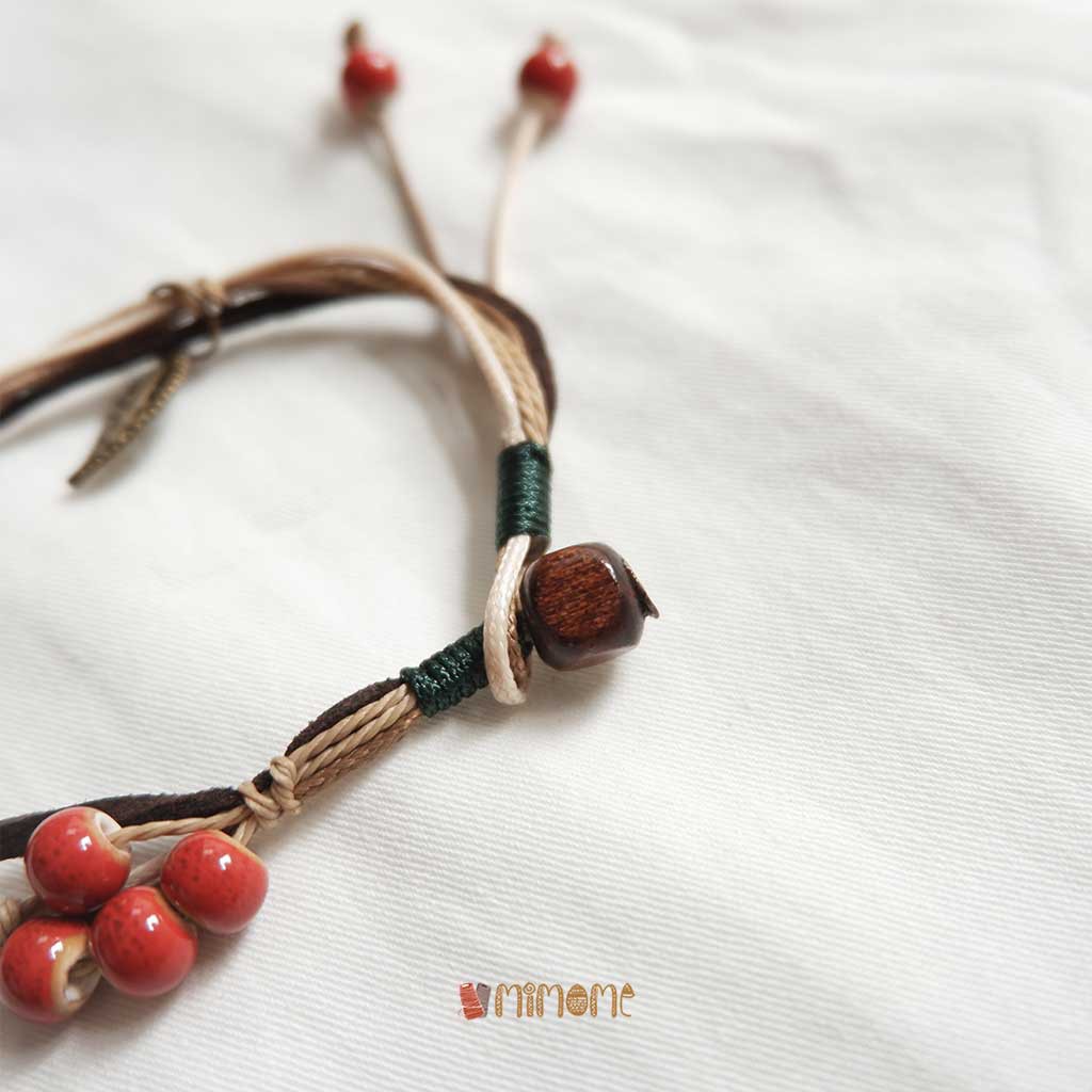 Vòng gốm cói cherry đỏ | BigBuy360 - bigbuy360.vn