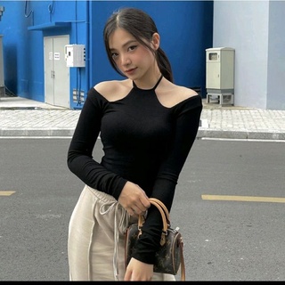 Áo croptop tay dài cổ yếm trễ vai