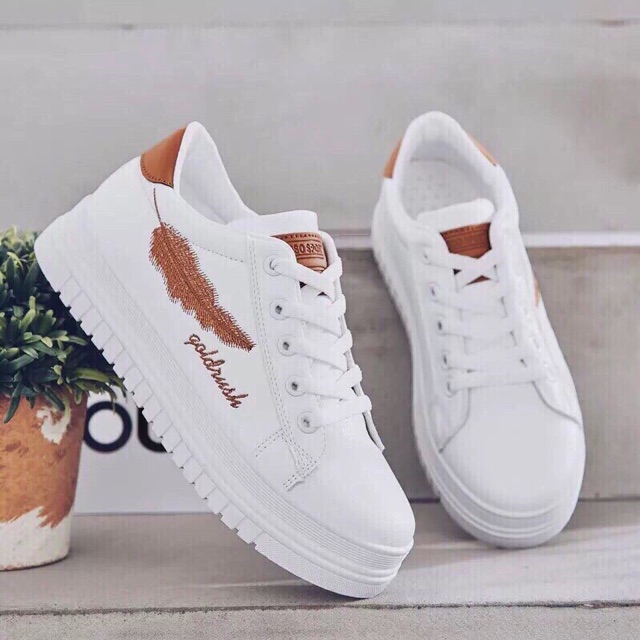 [Mã FAGREEN245 giảm 10% tối đa 30k đơn từ 99k] Giày thể thao thêu lá | BigBuy360 - bigbuy360.vn