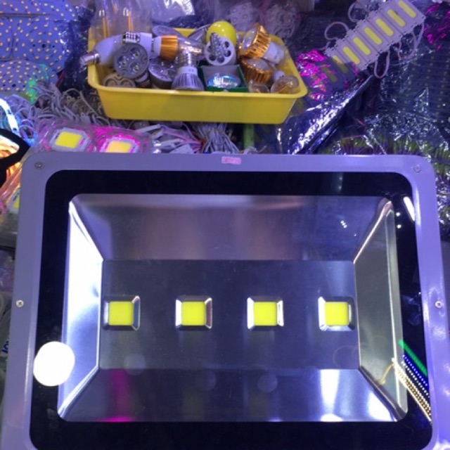 Đèn pha LED 200W 4 nhân dầy