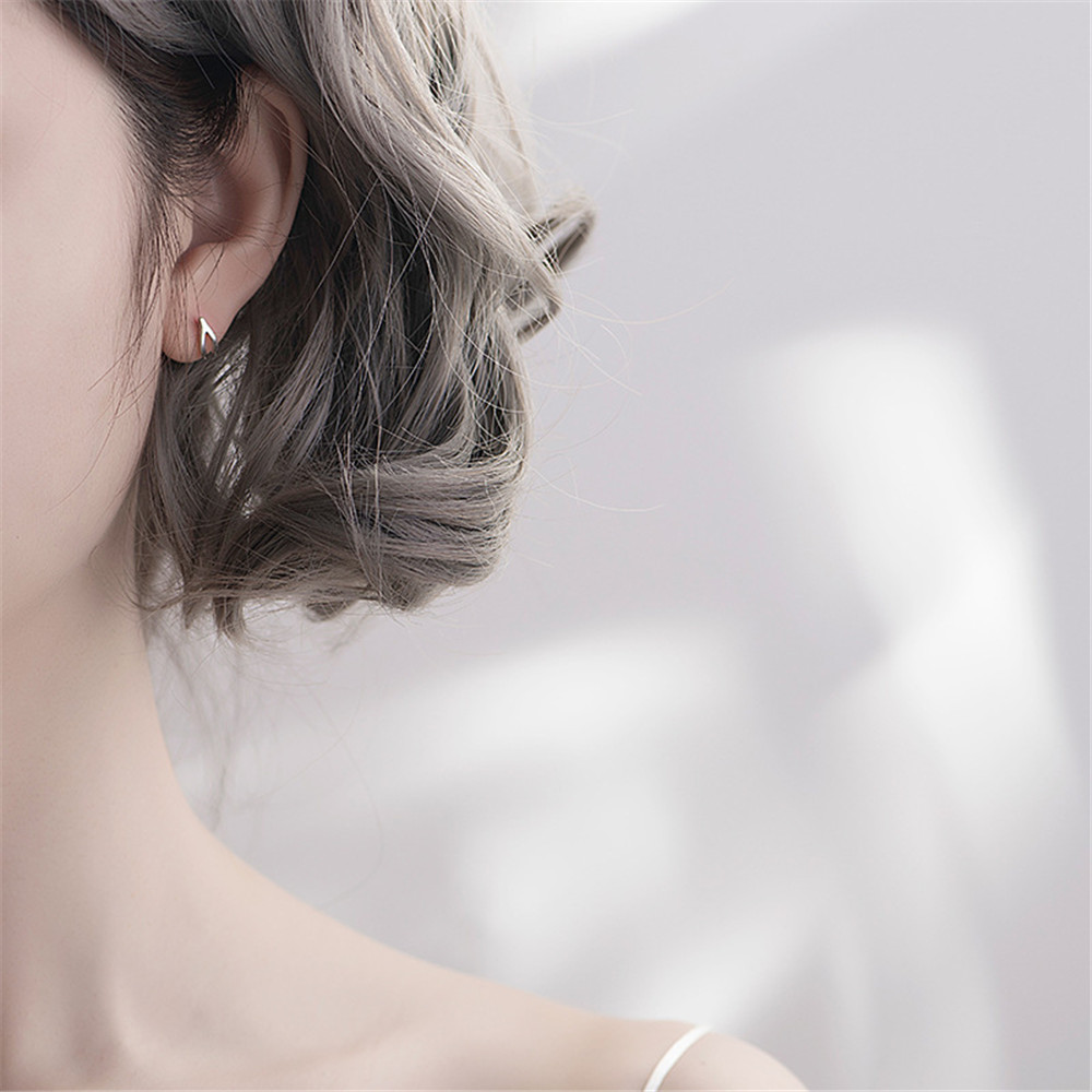 Khuyên Tai Nữ Trang Dáng Tròn Tạo Hình Độc Đáo COD
