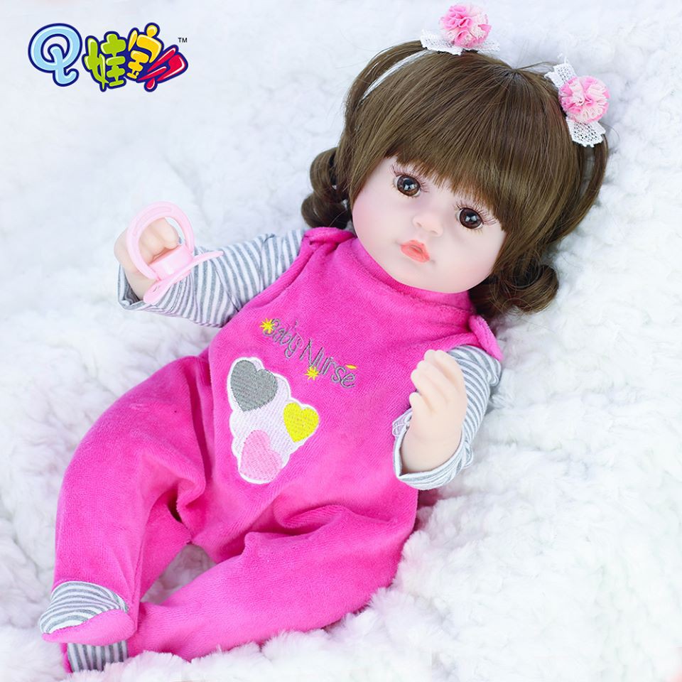 Búp Bê Tái Sinh Thân Gòn Q Baby 42 cm Mắt 3D - New Style Reborn Toddler Semi Soft Vinyl Fashion American Girl Doll 17 in