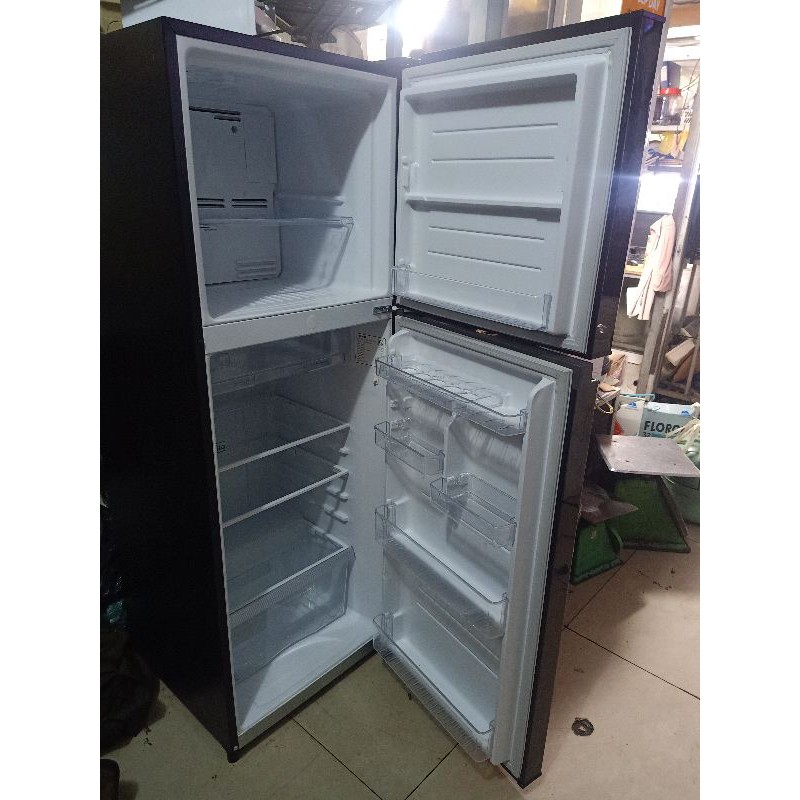 Tủ lạnh toshiba mới và đẹp dung tích 233 lít.