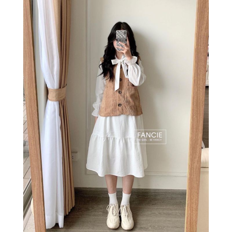 Set váy sơ mi trắng đuôi cá thắt nơ kèm áo gile nhung kèm ảnh thât shop chụp